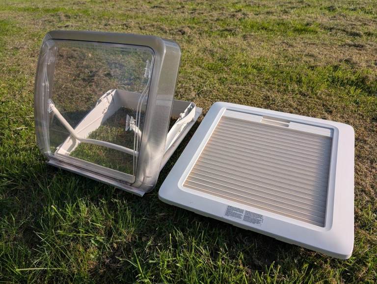 Dometic Mini Heki FL 400 x 400 Roof window