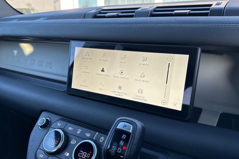 2024 Land Rover Defender 110 3.0 D300 X-Dynamic SE 5dr SUV DIESEL Automatic