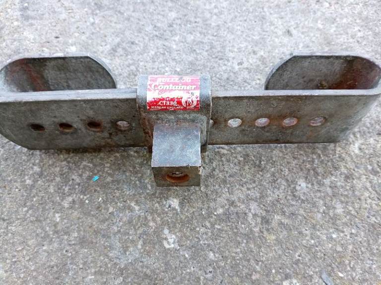 Bulldog containers lock