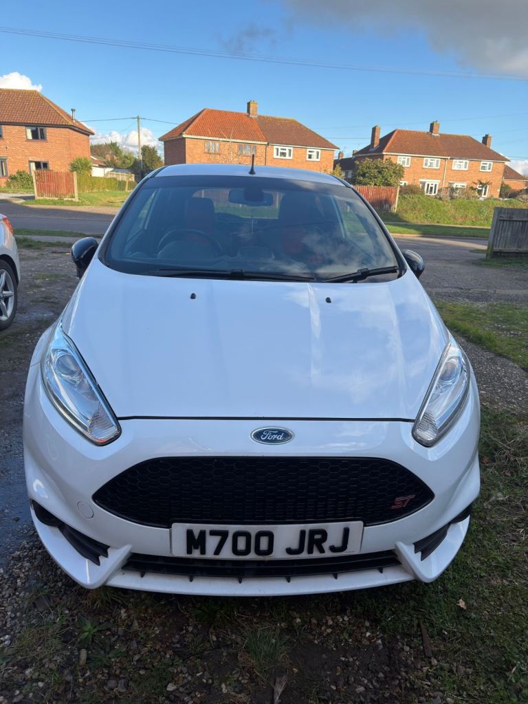 Ford, FIESTA, Hatchback, 2015, Manual, 1596 (cc), 3 doors