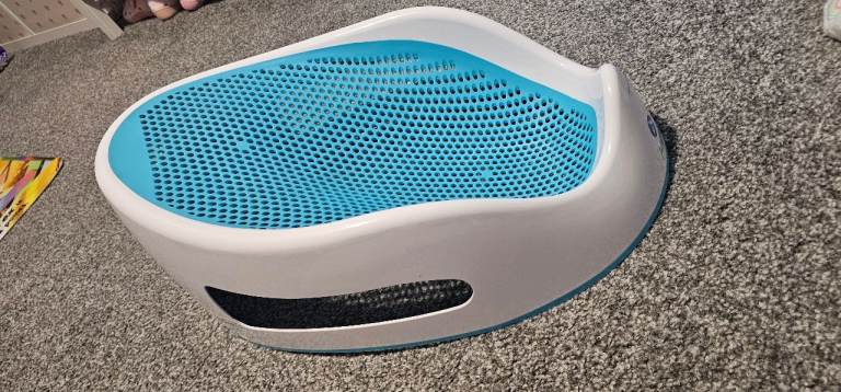 Shnuggle Baby Bath Support - White and Blue, As Good As New