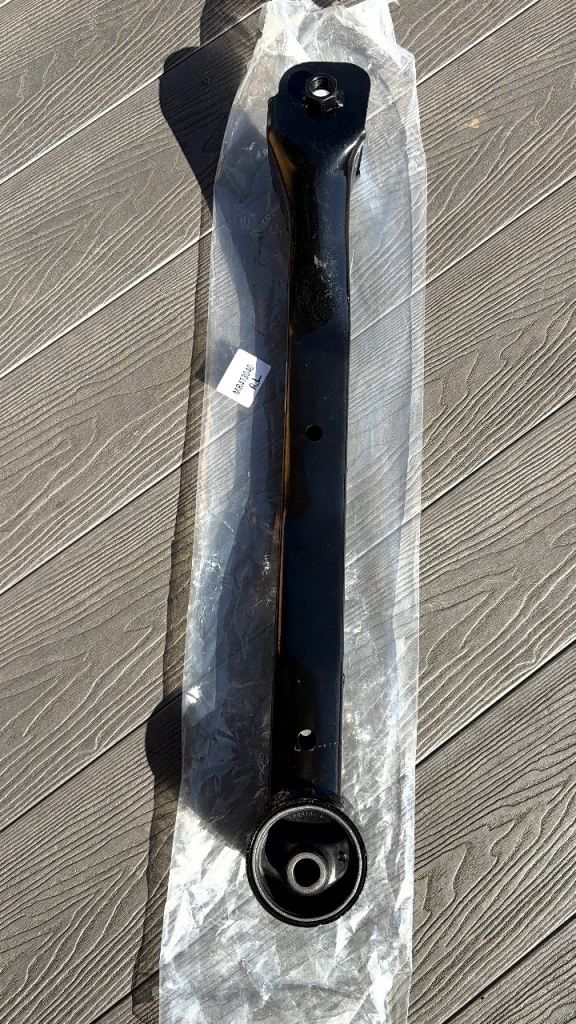 Rear Left Suspension Trailing Arm Mitsubishi Shogun Pajero III IV MR418040