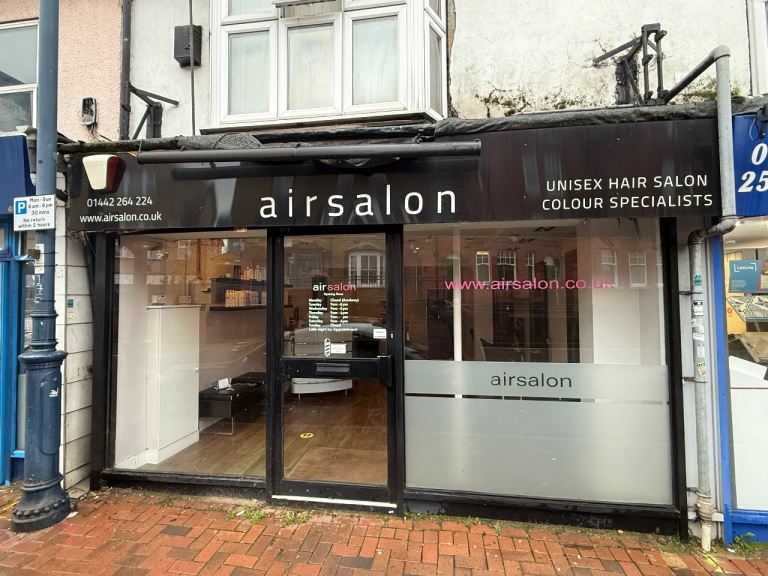 Shop to Let in Apsley Hemel Hempstead Excellent Location 