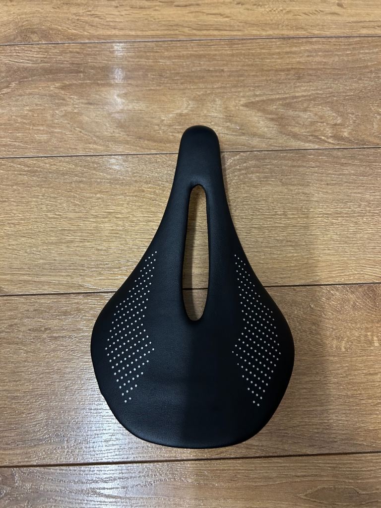 Carbon saddle 