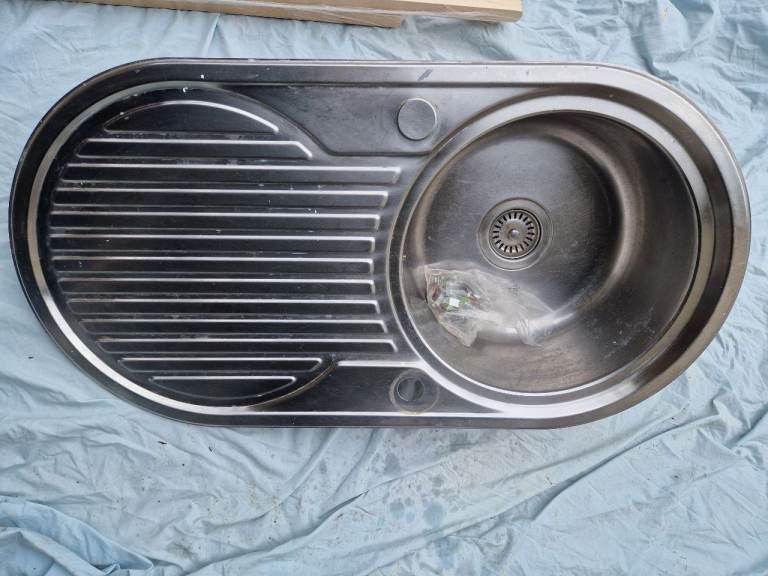 image for +++ Bargain Stainless Steel Kitchen Sink including Waste Connector and Support Fixings +++