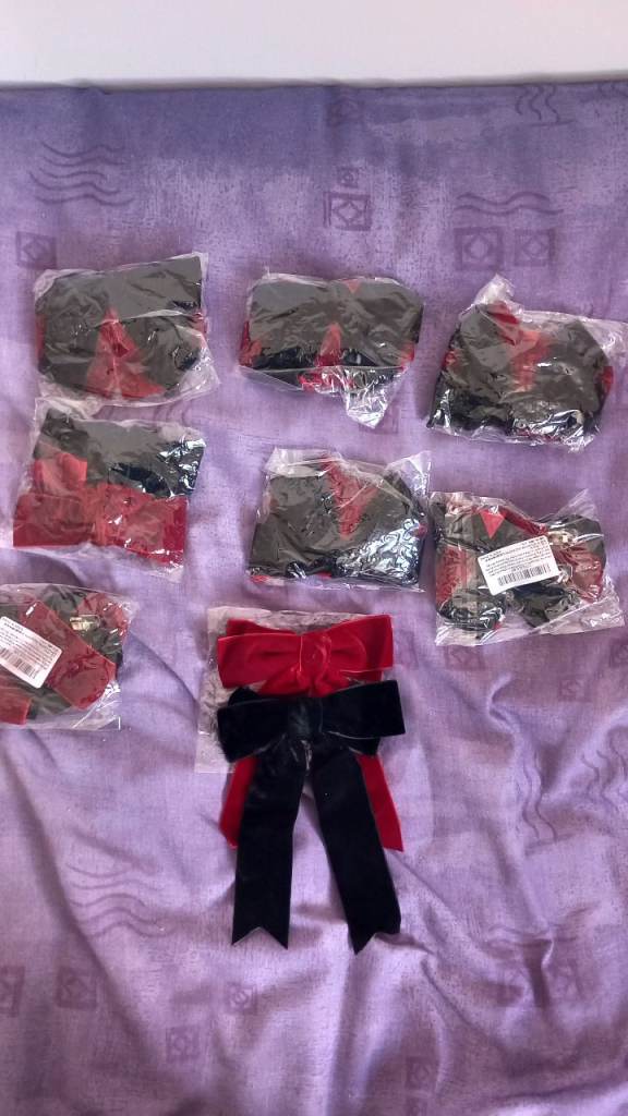 8 X Hair clips/bows