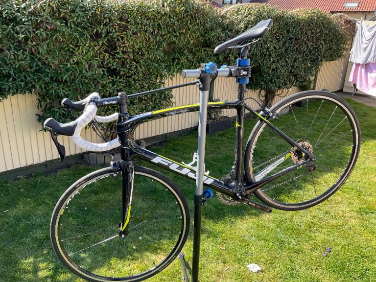 Fuji Gran Fondo carbon fibre road bike 