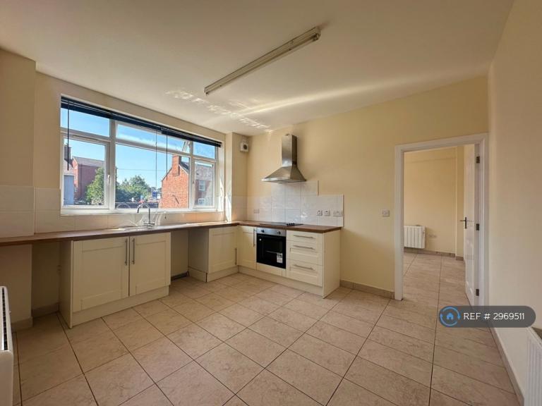 1 bedroom flat in Lower Leys, Evesham, WR11 (1 bed) (#2969511)