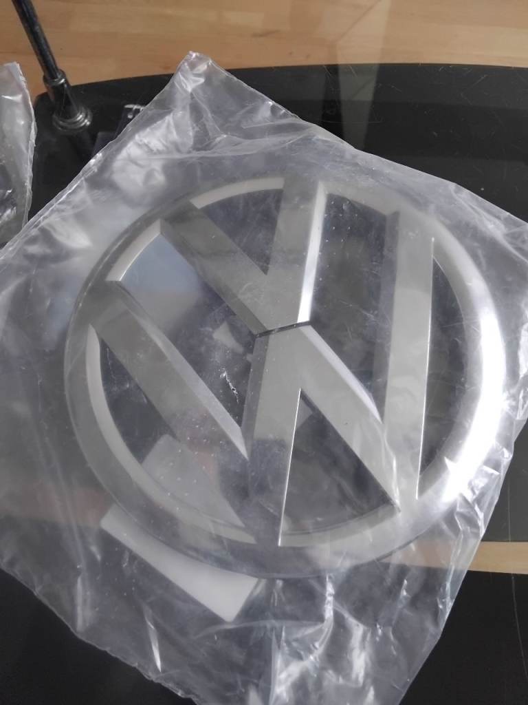 Vw crafter grill emblem and backing 2022-