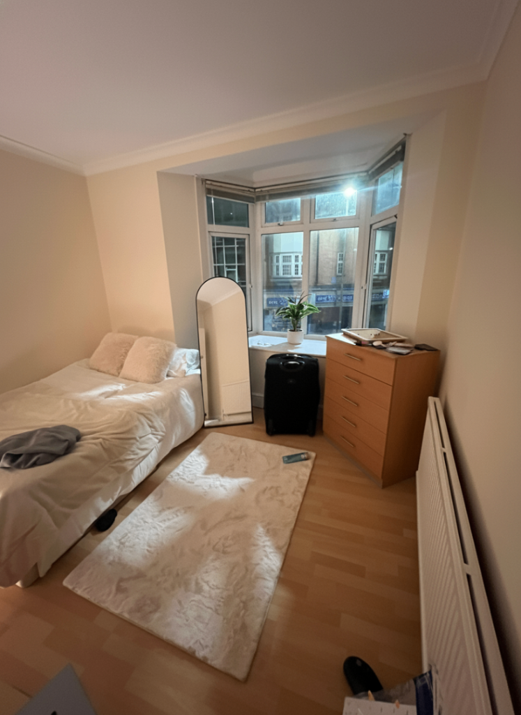 Large Furnished Double Room in Hendon Near Middlesex University – £700 + Bills | Available 25 May