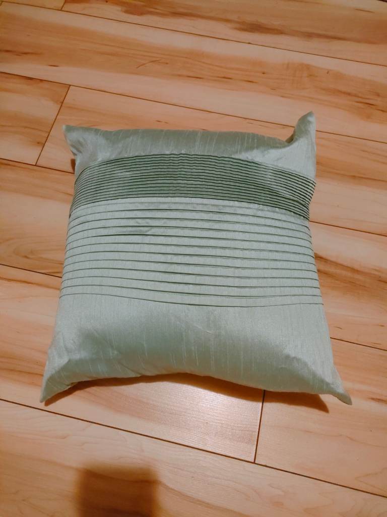 13 x cushions 