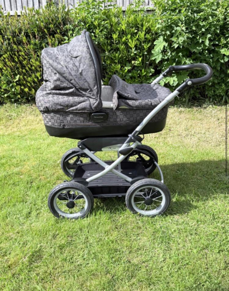 Mama & Papa pram bassinet & car seat set