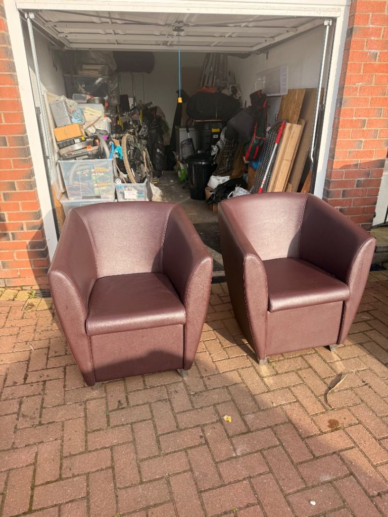 2 x Leather Reception Chairs + 2 Seater Sofa – Excellent Condition