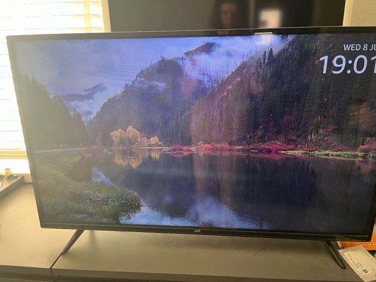 JVC 40” smart tv 