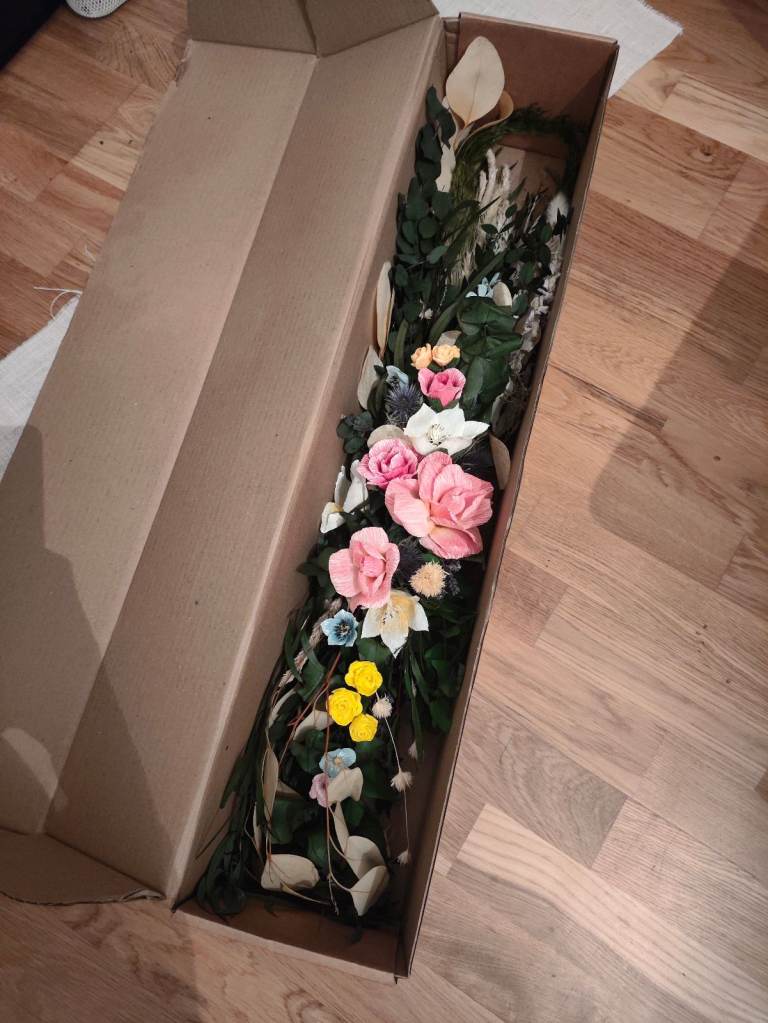 Flowers for wedding arch