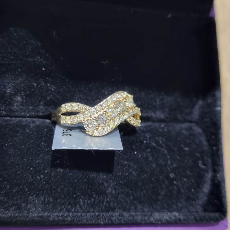 Gold 9ct Diamond cluster ring.  0.50ct. 