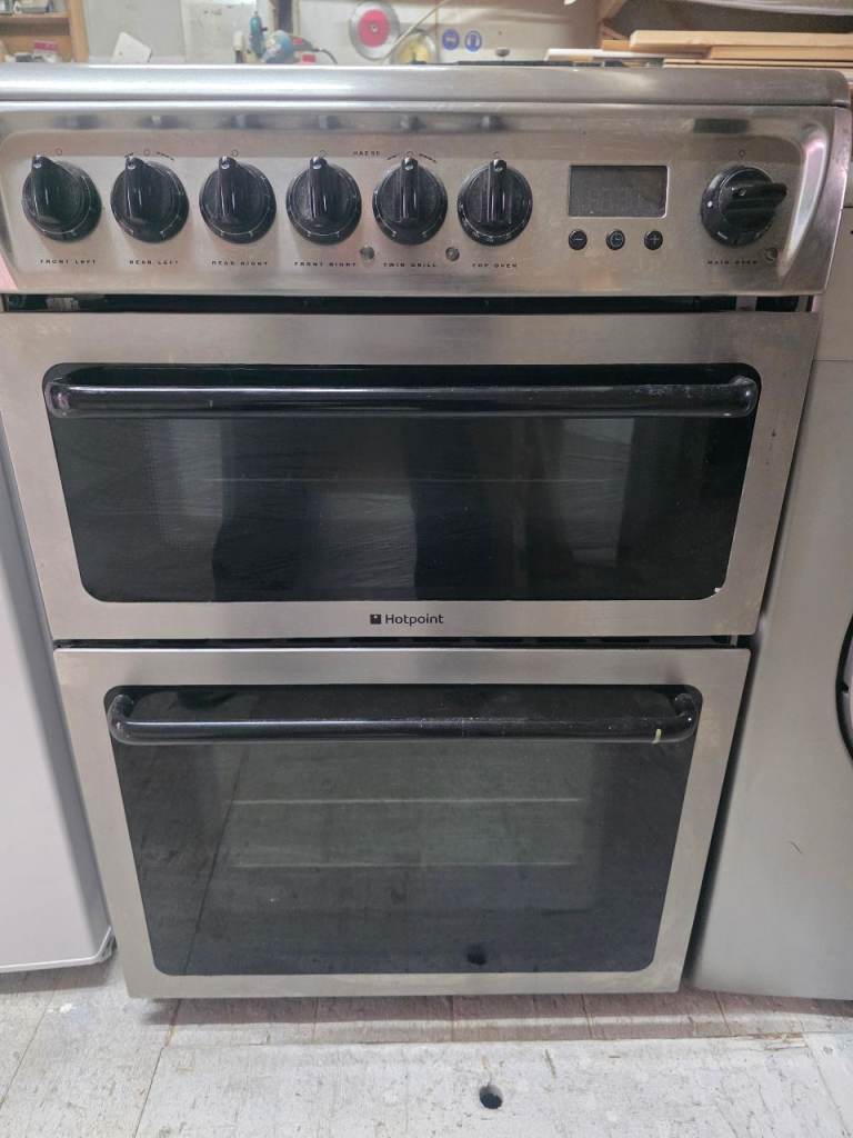 Hotpoint Freestanding Cooker with Double Oven – Good Condition