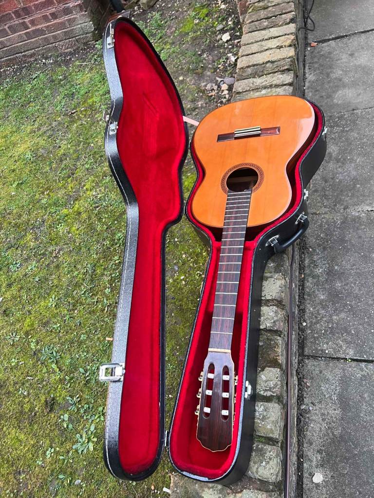 Giannini AWN C1 (7/8 size nylon guitar) requires attention