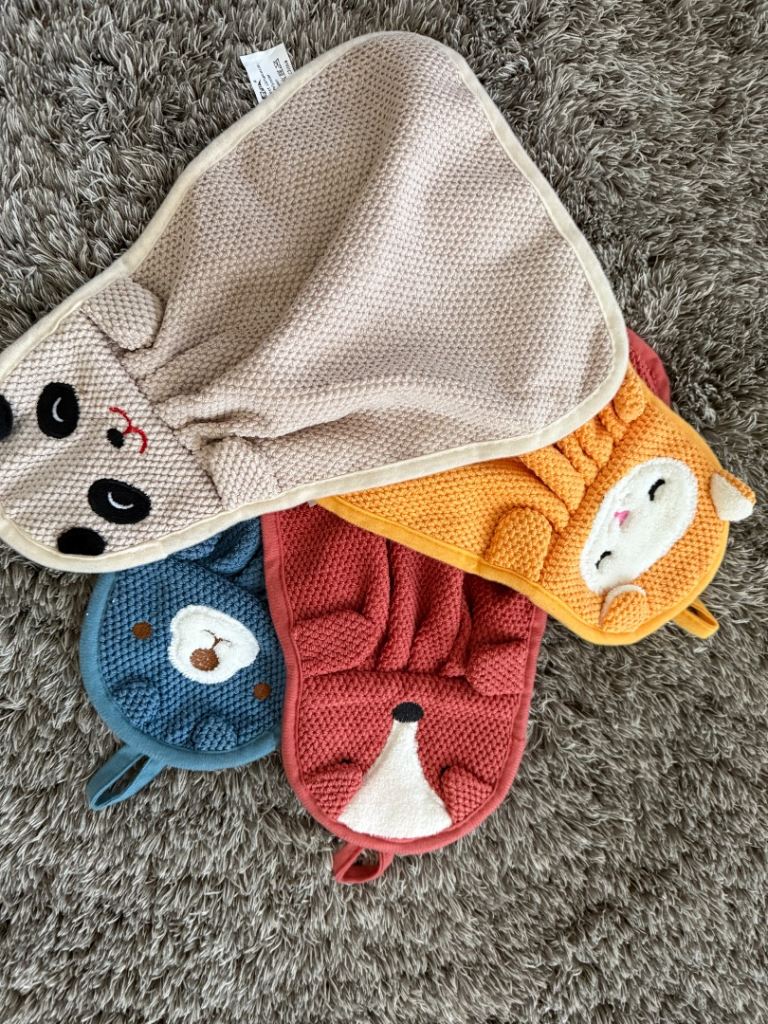 3. Children’s Hooded Towels (Animal Design) – New Set