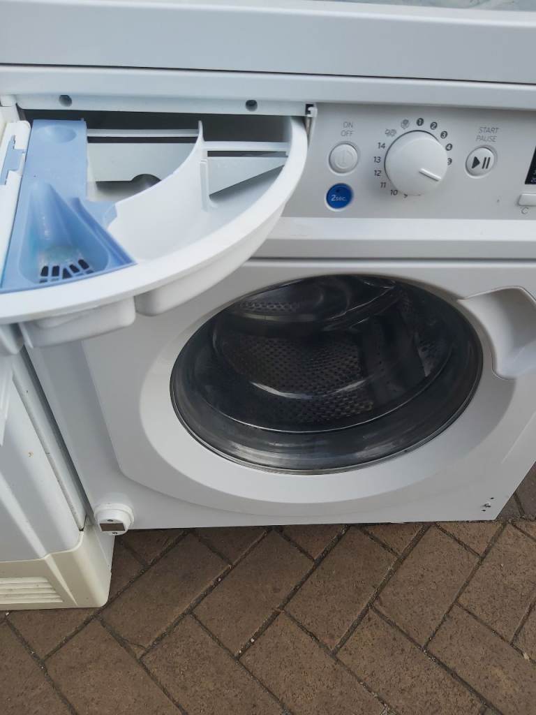 Indesit integrated  InverterMotor 8kg Washing Machine - Good Condition