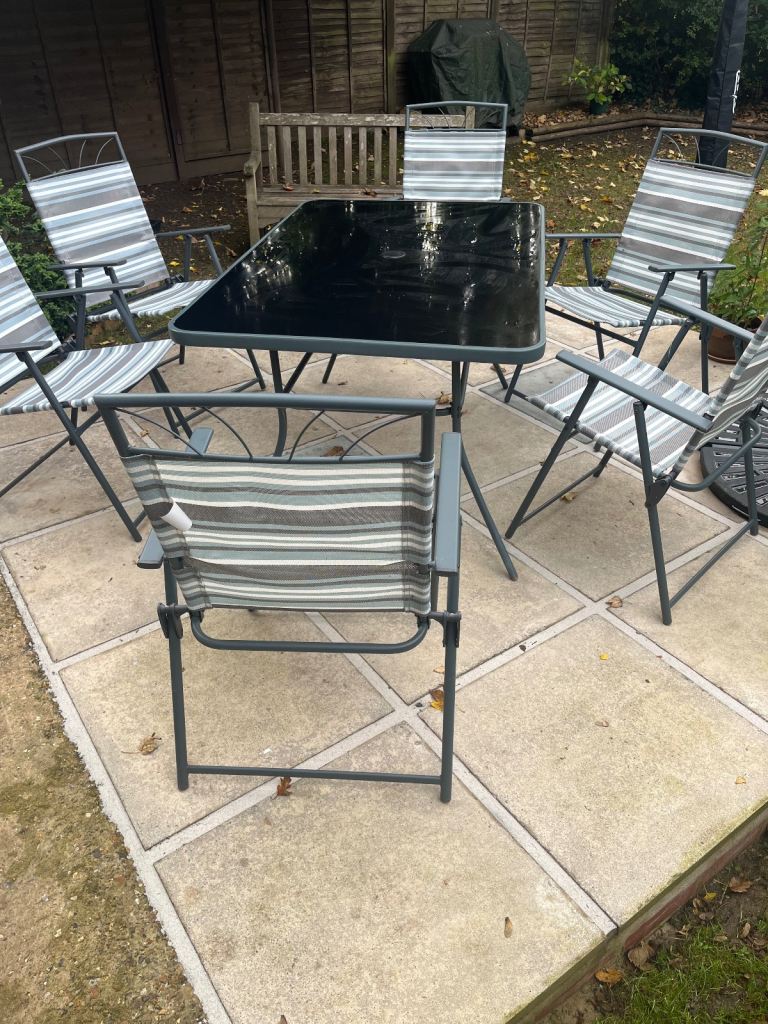 Garden table 6 chairs 