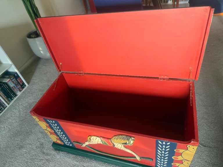 Toy storage box 