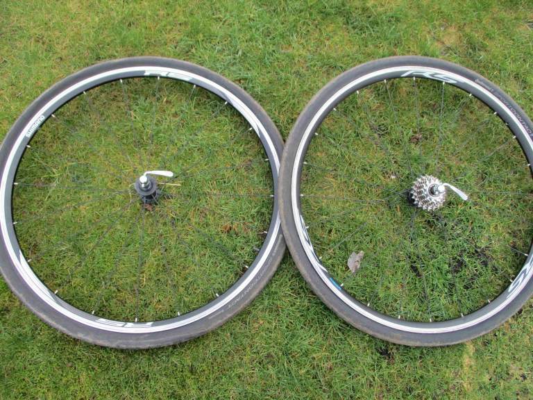 Shimano 700c matching wheels and tyres, RS and R500 models