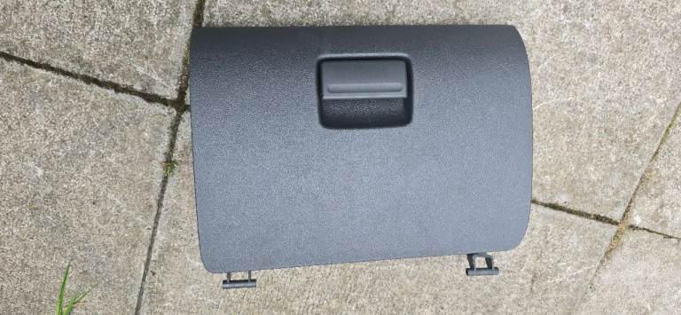 2005 ford focus glove box 