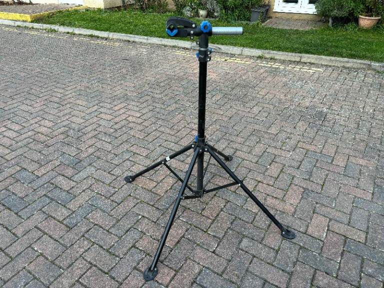 Crivit Heavy Duty Bike Bicycle Repair Stand Workstand - needs a bolt