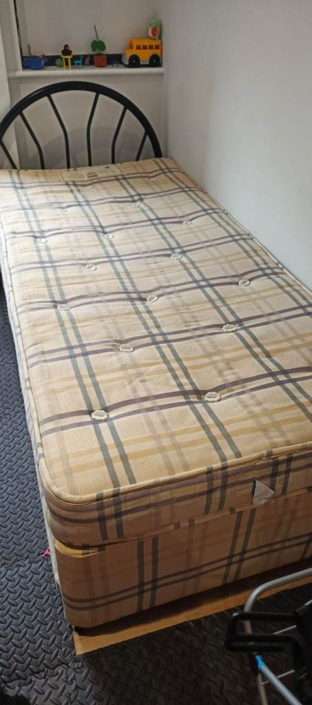 2 SINGLE BED FRAMES AND 2 SINGLE MATTRESSES