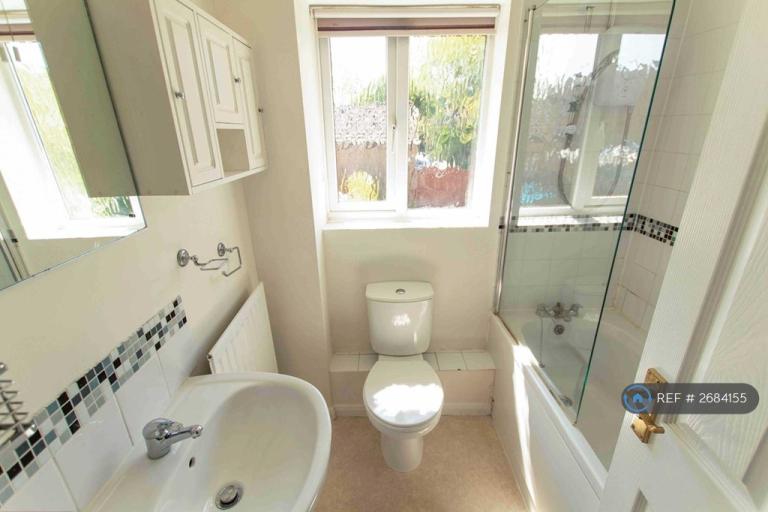 3 bedroom house in Frensham Close, Banbury, OX16 (3 bed) (#2684155)