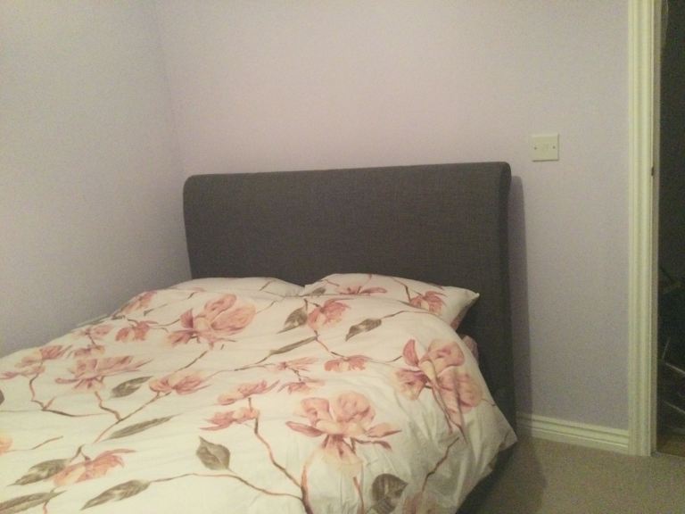 Double room to rent close to town centre