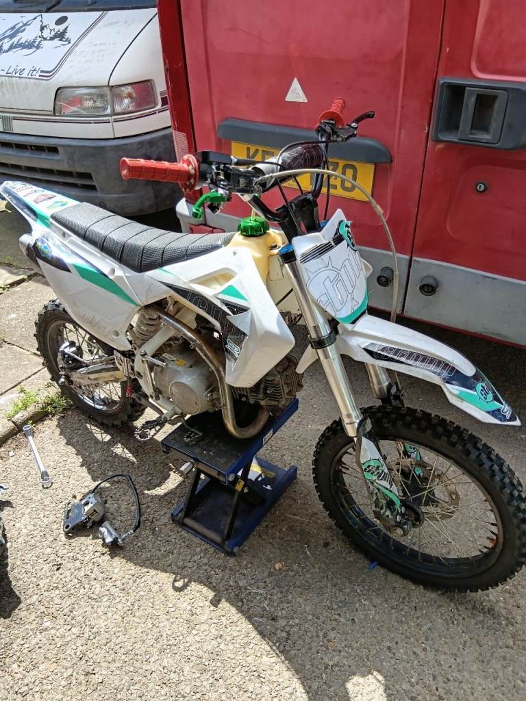 Pit bike