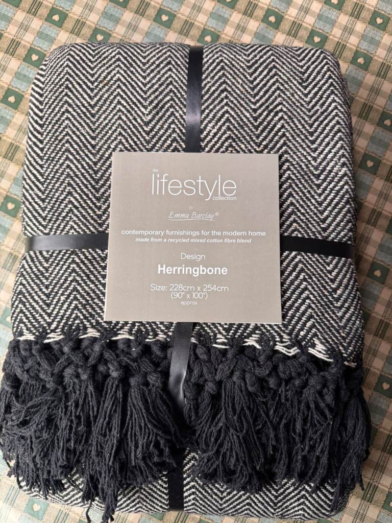 Blanket/throw herringbone in black