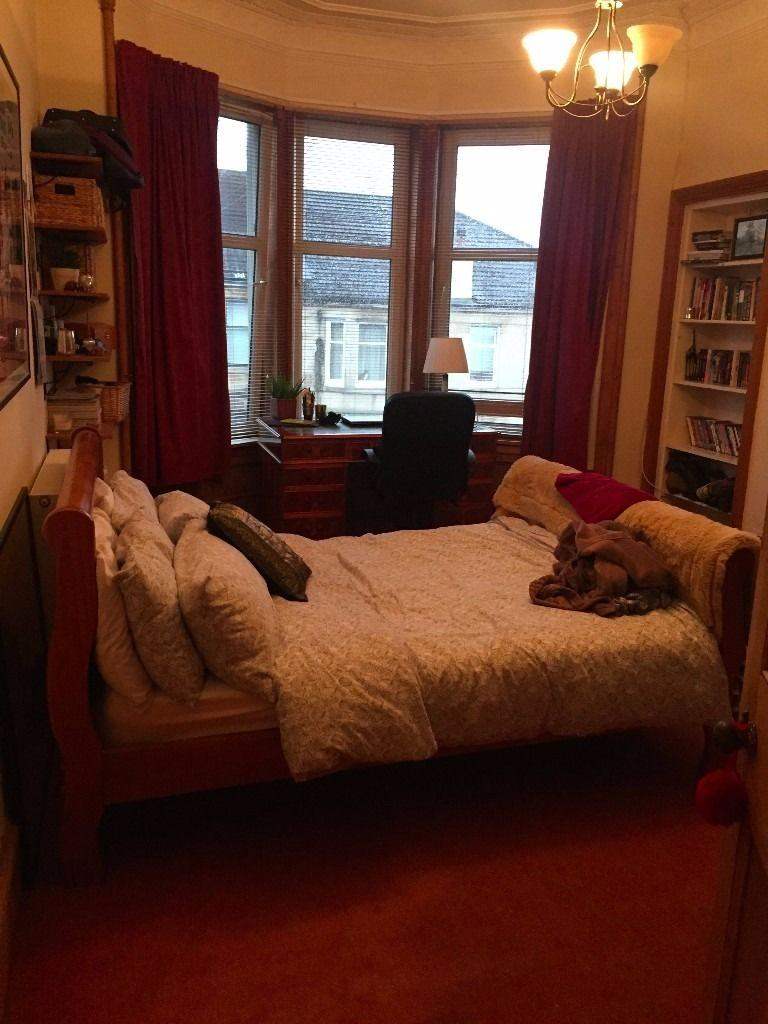 SECOND FLOOR SPACIOUS THREE BEDROOM FLAT LOCATED YARDS FROM BYRES ROAD IN WEST END OF GLASGOW.