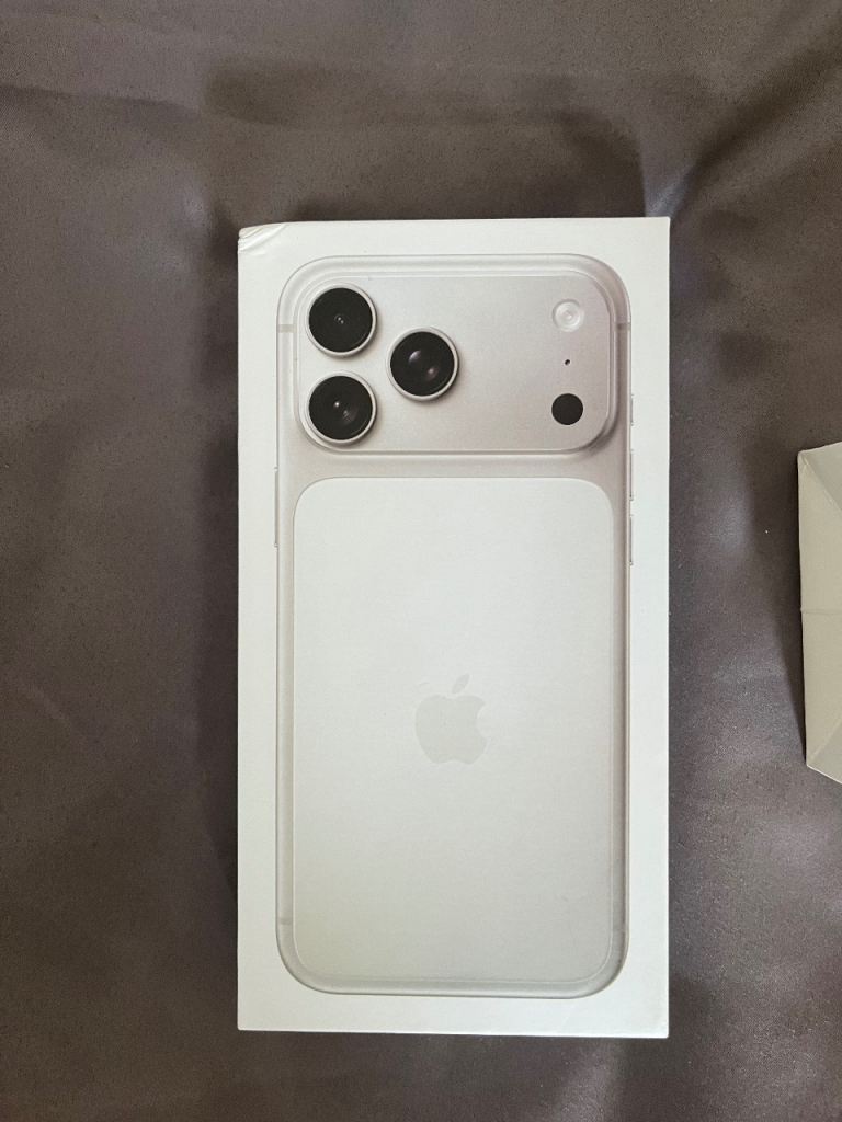 iPhone 17 Pro Max - Silver - 100% Battery - Excellent Condition