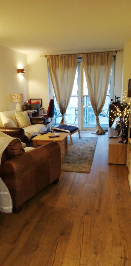 Bright and airy Double room in Private flatshare