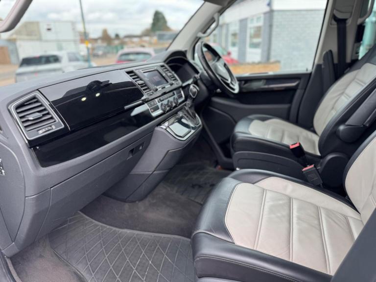 2016 Volkswagen Caravelle 2.0 TDI BlueMotion Tech 204 Executive 5dr DSG MPV DIESEL Automatic