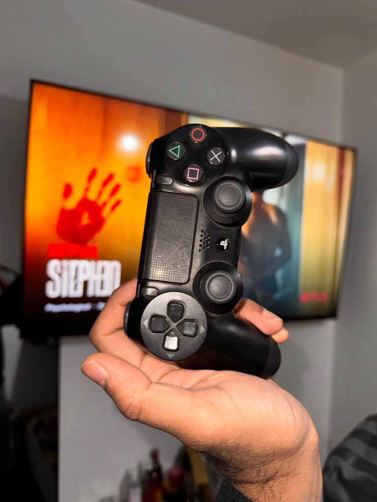 PlayStation 4 Pro 1TB - One Controller Excellent