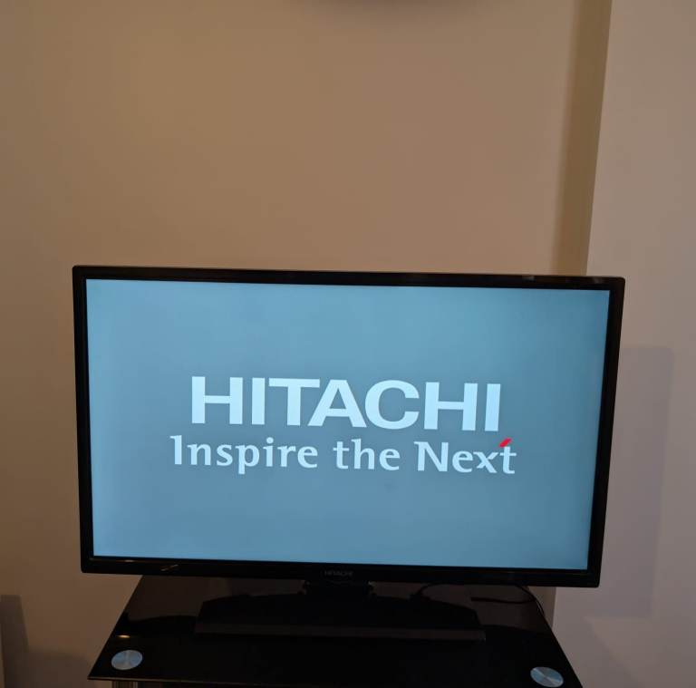 Hitachi 32HYT46U 32 Inch Full HD 1080p Freeview HD Smart LED TV