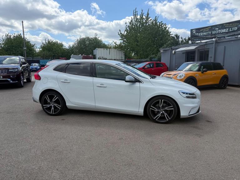 2017 Volvo V40 2.0 D2 R-Design Pro Auto Euro 6 (s/s) 5dr HATCHBACK Diesel Automatic