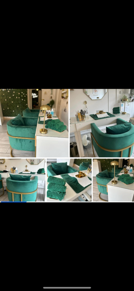  Nail Table to rent in a beautiful salon - Palm Holistics Salon  💅🏽