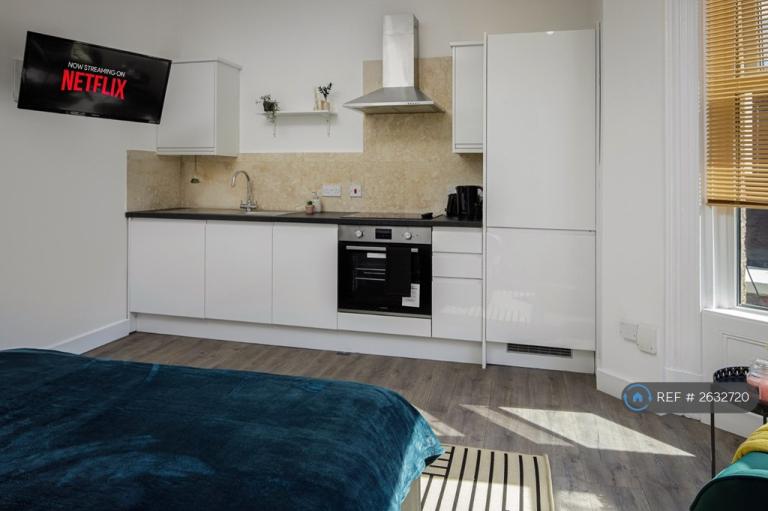 Studio flat in Blackpool, Blackpool, FY1 (#2632720)