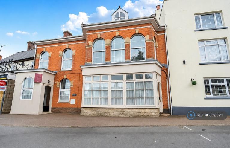 1 bedroom in The Square, Cullompton, EX15 (#3025711)