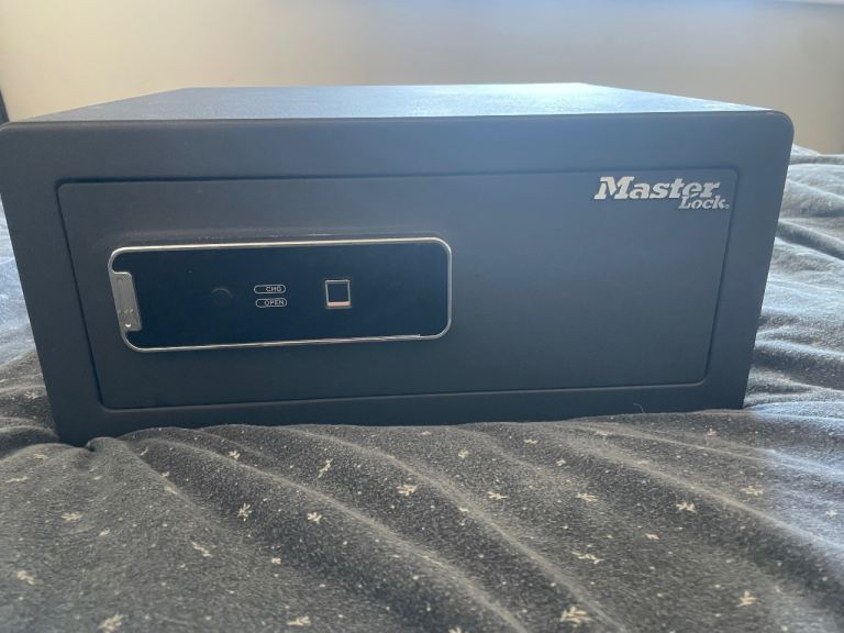Master Lock Digital Safe – Grey, Good Condition