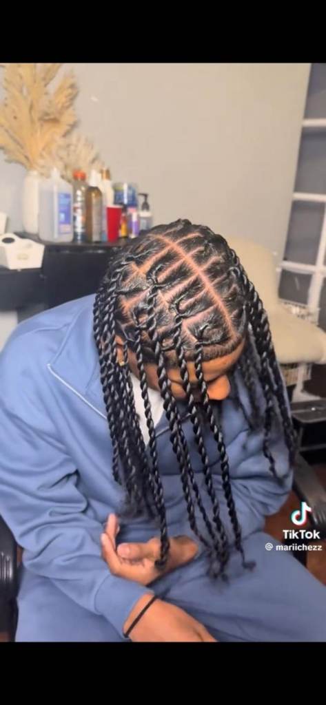 Hair extensionist and braider 