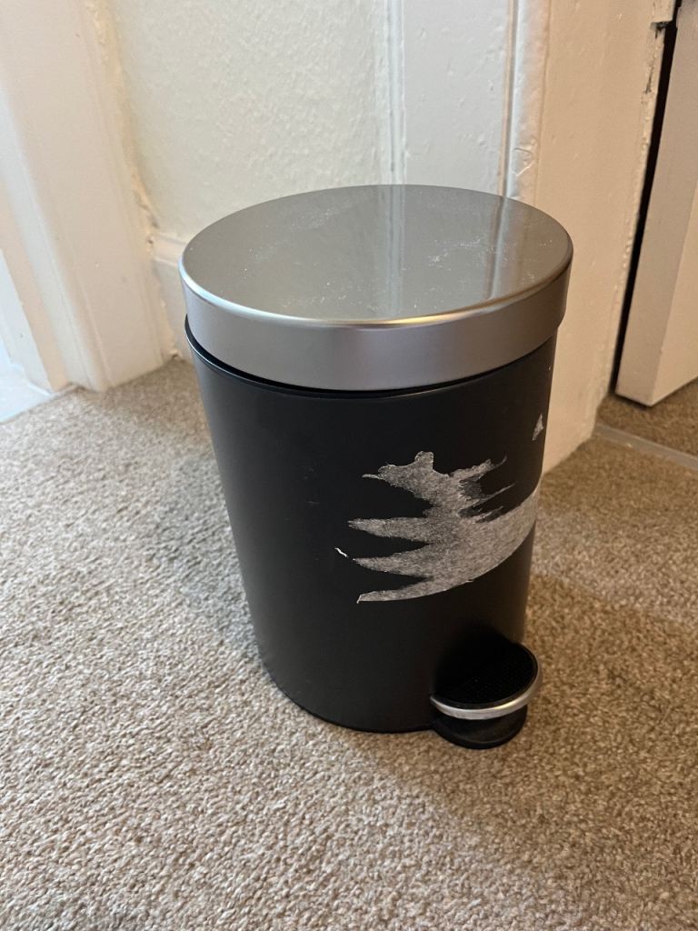 Bathroom small pedal bin