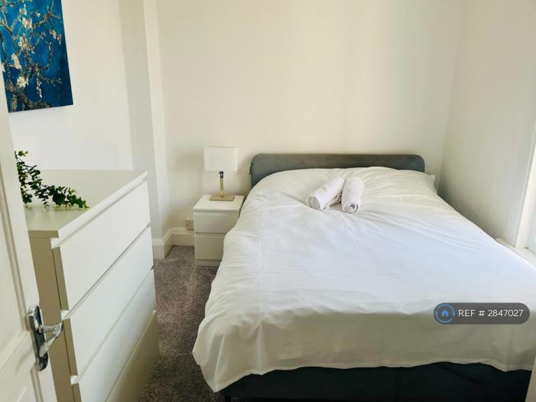 1 bedroom in Gladstone Road, Kingston Upon Thames, KT1 (#2847027)