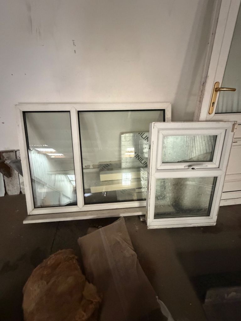 Assorted uPVC Windows & Doors – Various Sizes – good condition 