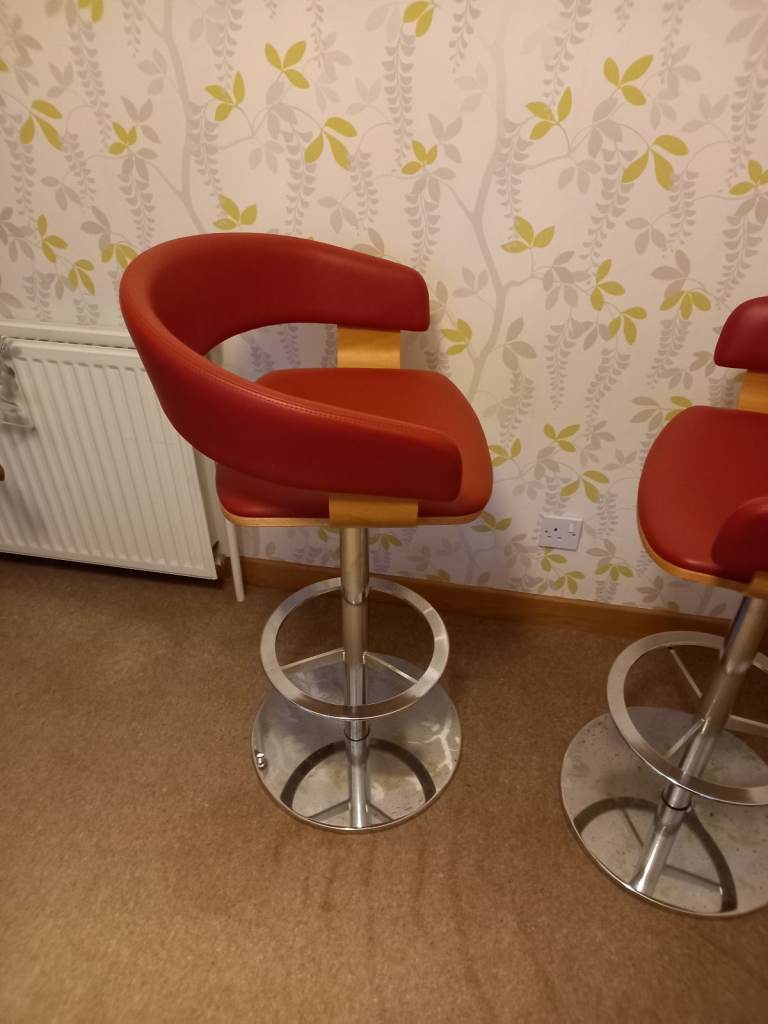 2 stools fixed height